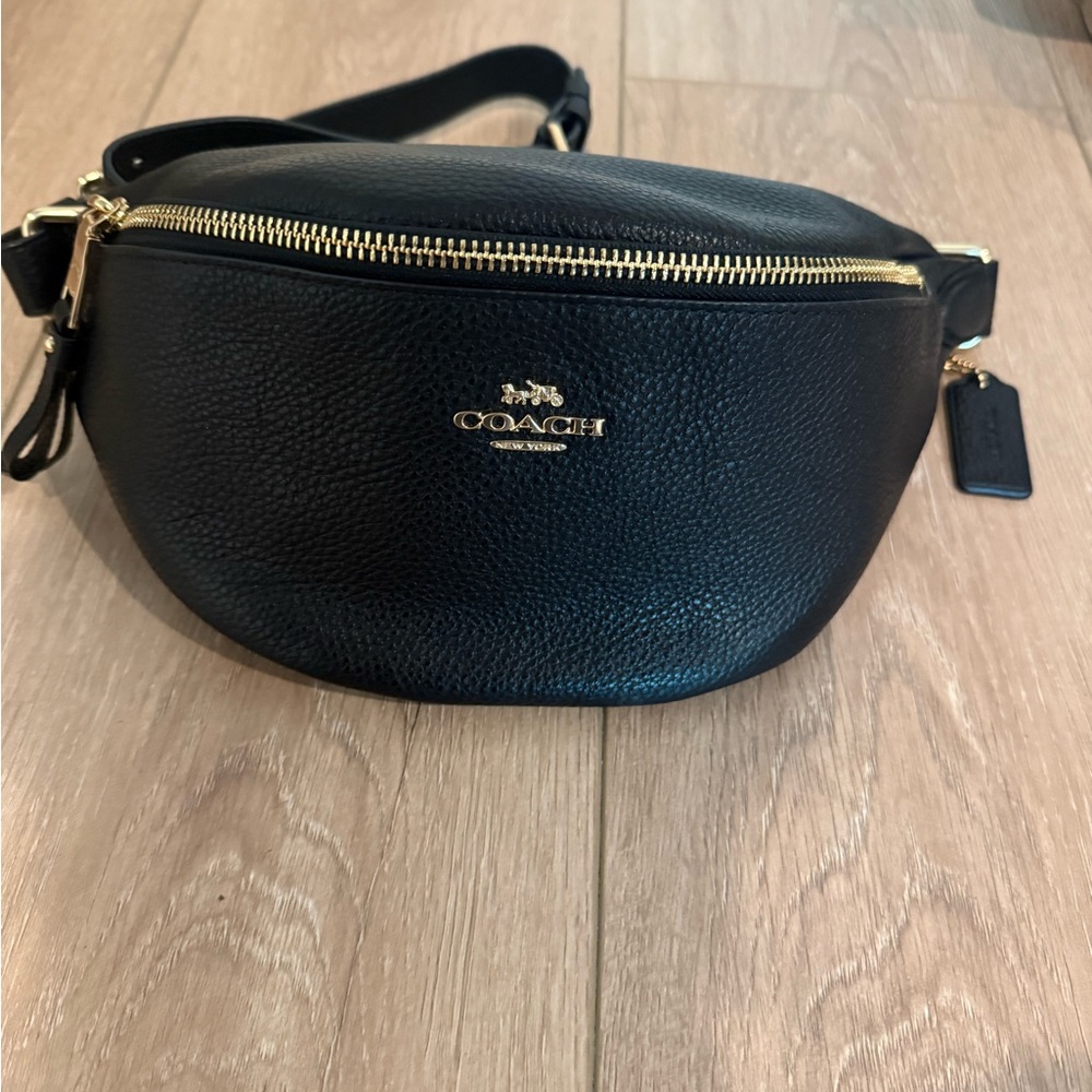 BELT BAG (COACH F48738)
BLACK/GOLD